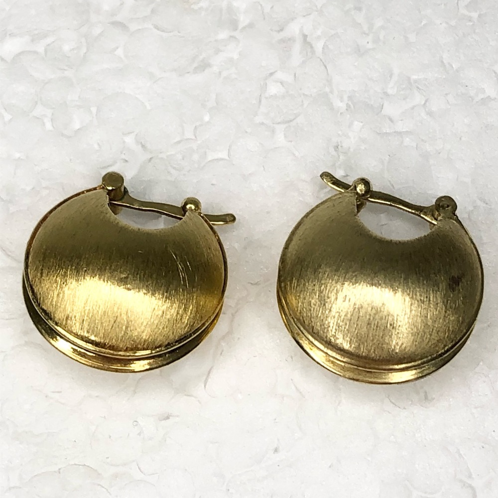 Elo7 Gold Electroplated Over Silver Chunk Half Moon Huggie Hoops Earrings